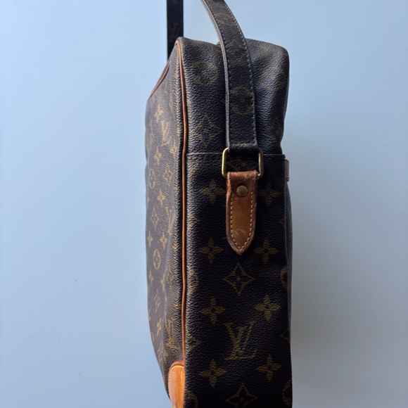 Louis Vuitton Monogram Danube MM Shoulder Bag - Picture 3 of 7